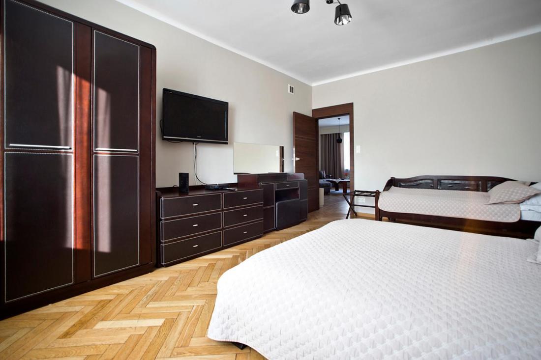 Niepodleglosci Serviced Apartments Варшава Экстерьер фото