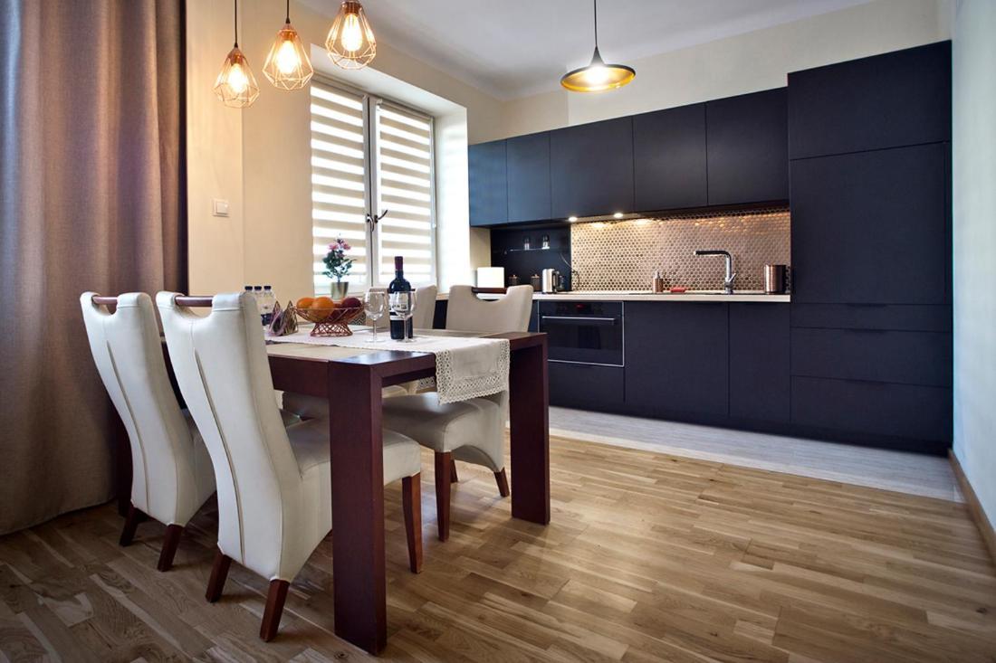 Niepodleglosci Serviced Apartments Варшава Экстерьер фото