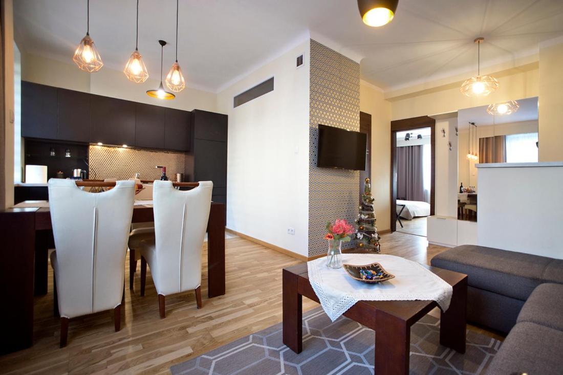 Niepodleglosci Serviced Apartments Варшава Экстерьер фото